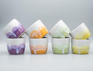 Velikonoční nadílka v podobě menšího naskladnění je na e-shopu!🐣🌷🤩 K oblíbeným, fialovo bílým kalíškům Crocus, se přidaly...